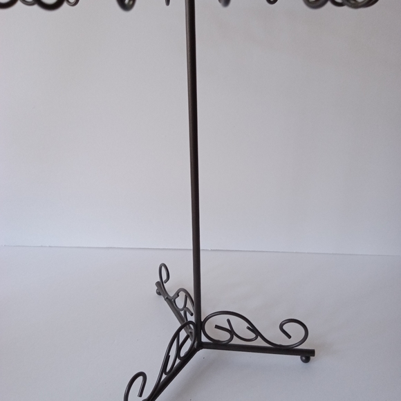Jewelry necklace stand that spins - Picture 5 of 5